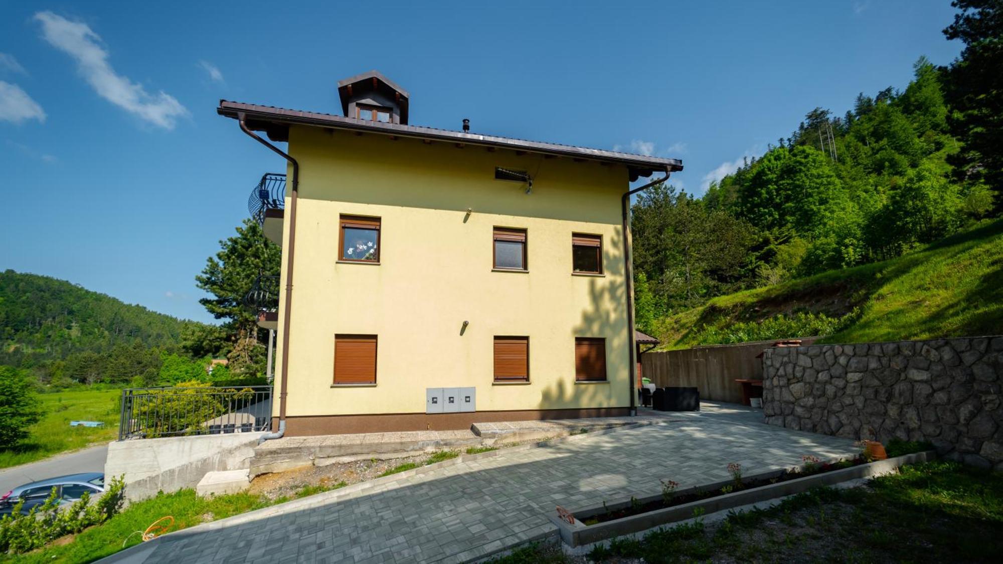 Specious Apartment Manitu In Forest Countryside Fuzine Exterior photo